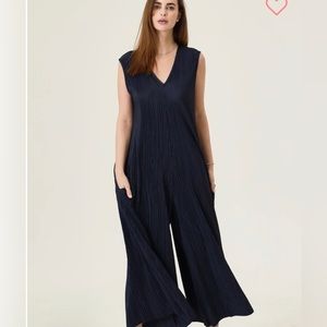 Nothing Fits But Super Comfy Pleated Jumpsuit
